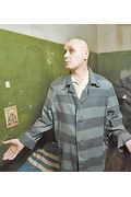 Российских заключенных оденут в робы от Юдашкина